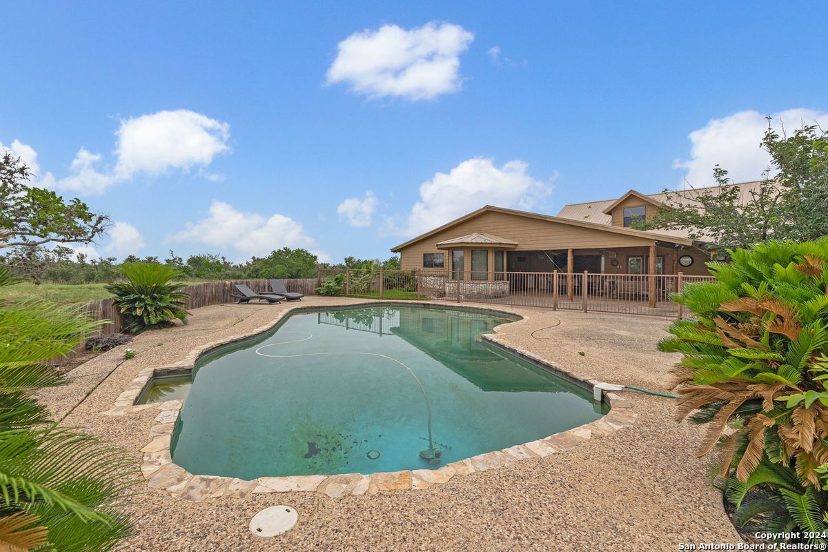 1555 Fm 3350 Jourdanton TX 78026