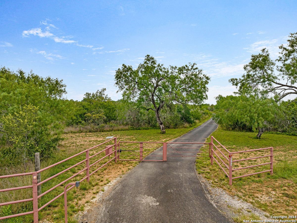 1555 Fm 3350 Jourdanton TX 78026