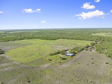 3407 Cr 215 Mccoy TX 78147