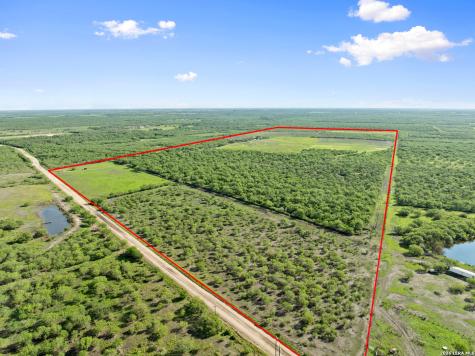 3407 Cr 215 Mccoy TX 78147