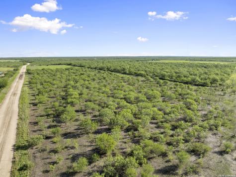 3407 Cr 215 Mccoy TX 78147