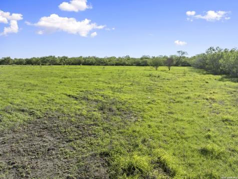 3407 Cr 215 Mccoy TX 78147