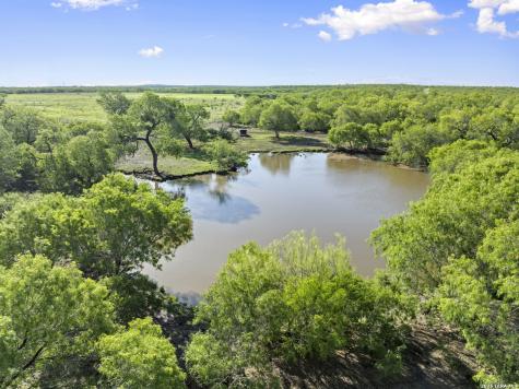 3407 Cr 215 Mccoy TX 78147