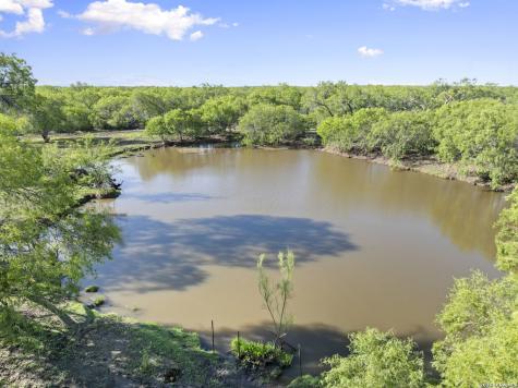 3407 Cr 215 Mccoy TX 78147