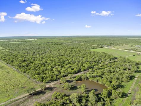 3407 Cr 215 Mccoy TX 78147