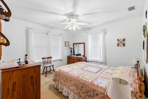 12017 Fm 20 Kingsbury TX 78638