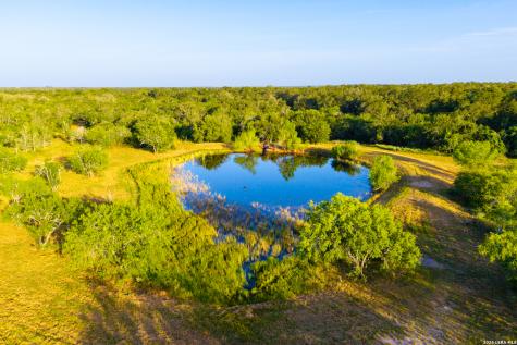 9549 County Road 277 Gillett TX 78116