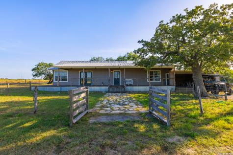 9549 County Road 277 Gillett TX 78116