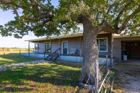 9549 County Road 277 Gillett TX 78116