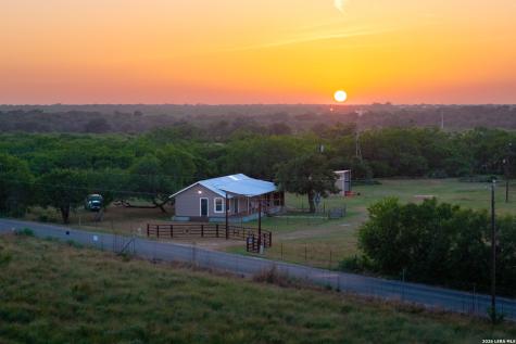 9549 County Road 277 Gillett TX 78116
