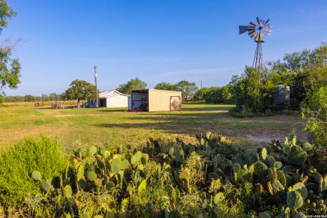 9549 County Road 277 Gillett TX 78116