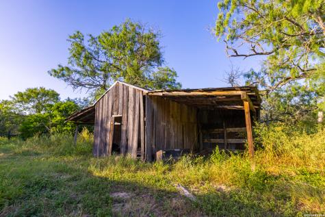 9549 County Road 277 Gillett TX 78116