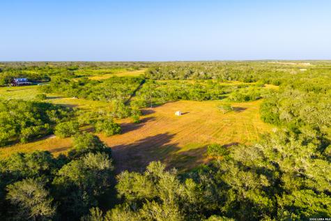 9549 County Road 277 Gillett TX 78116