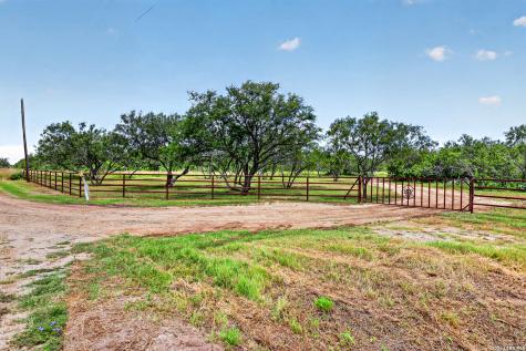 622 County Road 460 Stockdale TX 78160