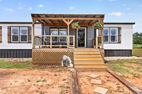 622 County Road 460 Stockdale TX 78160