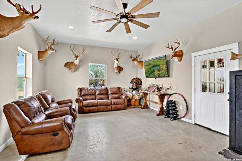 622 County Road 460 Stockdale TX 78160