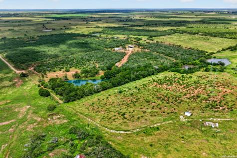 622 County Road 460 Stockdale TX 78160