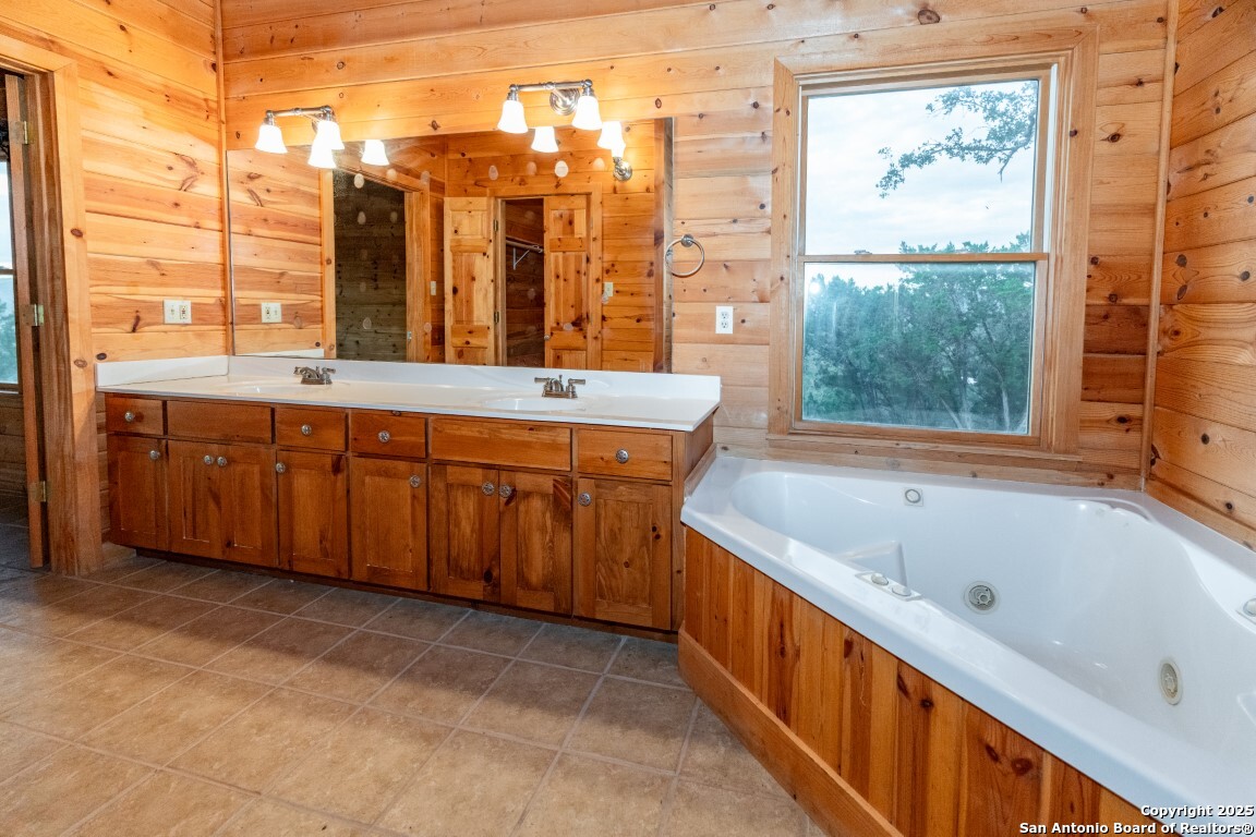599 Mountain View Road Utopia TX 78884