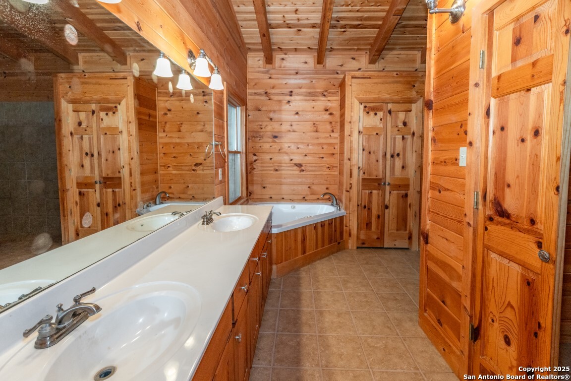 599 Mountain View Road Utopia TX 78884