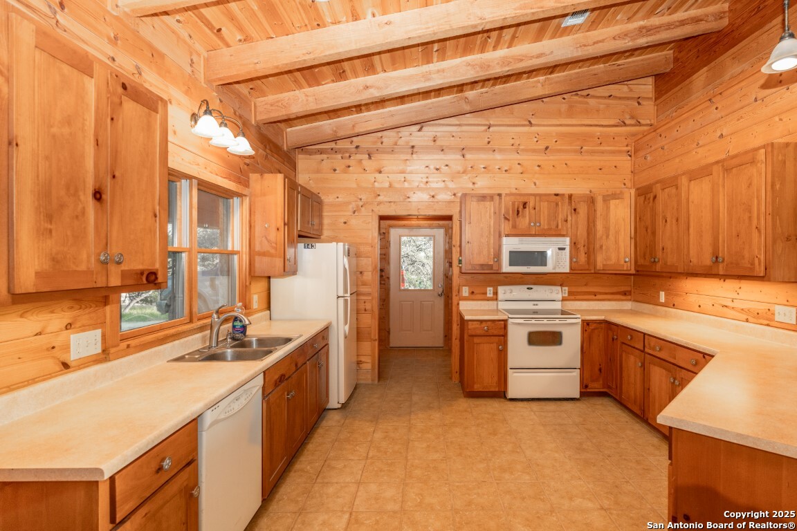 599 Mountain View Road Utopia TX 78884