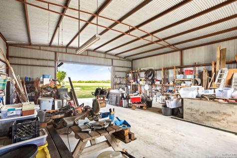 2998 Cr 302 Floresville TX 78114