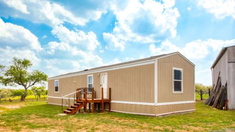 2998 Cr 302 Floresville TX 78114