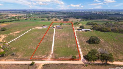 2998 Cr 302 Floresville TX 78114