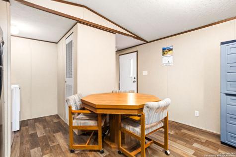 2998 Cr 302 Floresville TX 78114