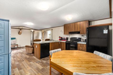 2998 Cr 302 Floresville TX 78114