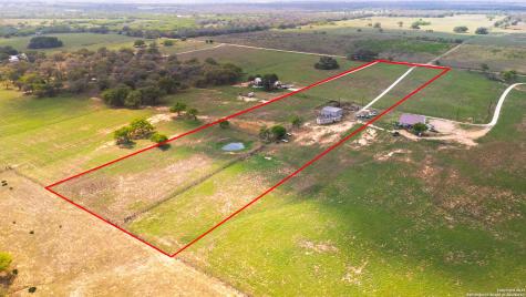 2998 Cr 302 Floresville TX 78114