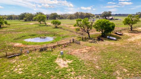 2998 Cr 302 Floresville TX 78114