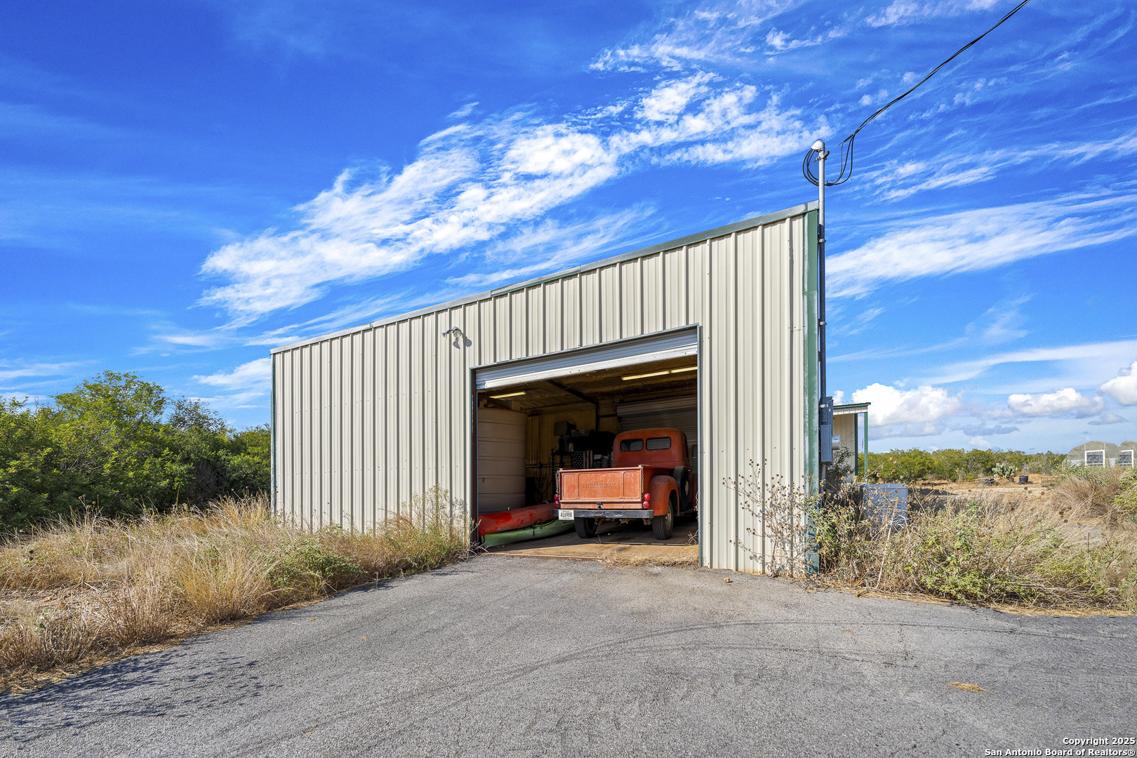 514 County Road 669 Devine TX 78016