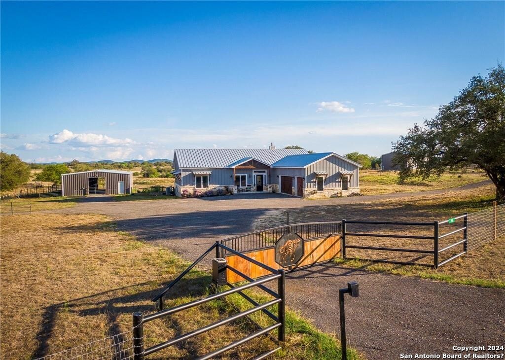 345 Laguna Bandera TX 78003