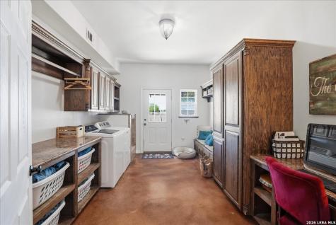 279 Cr 302 George West TX 78022