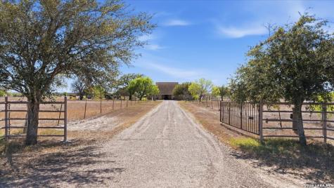 279 Cr 302 George West TX 78022