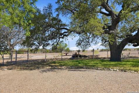 279 Cr 302 George West TX 78022