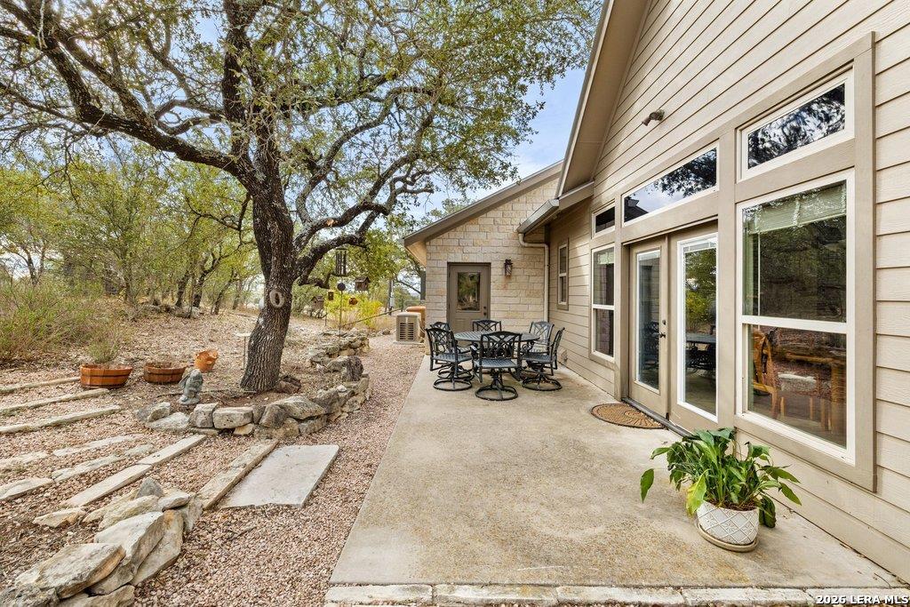 232 Crooked Oak Round Mountain TX 78663