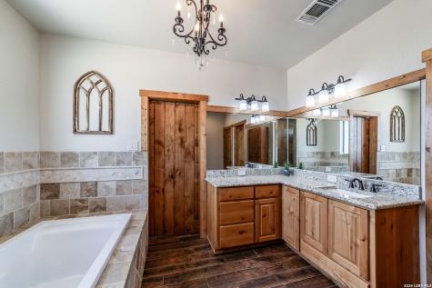 548 Franklin Lane Yancey TX 78886