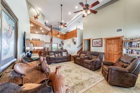 548 Franklin Lane Yancey TX 78886