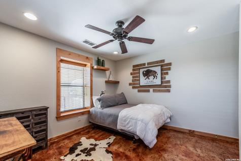 548 Franklin Lane Yancey TX 78886