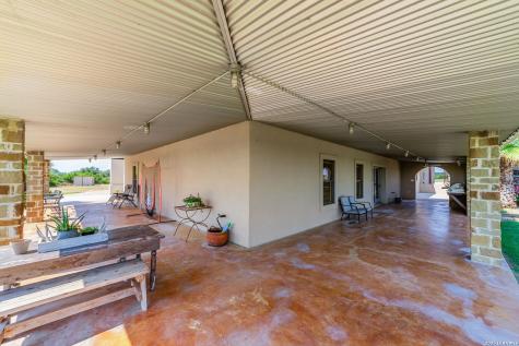548 Franklin Lane Yancey TX 78886