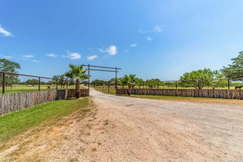 548 Franklin Lane Yancey TX 78886