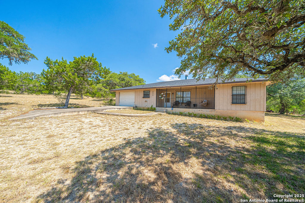 371 Lake Country Lakehills TX 78063