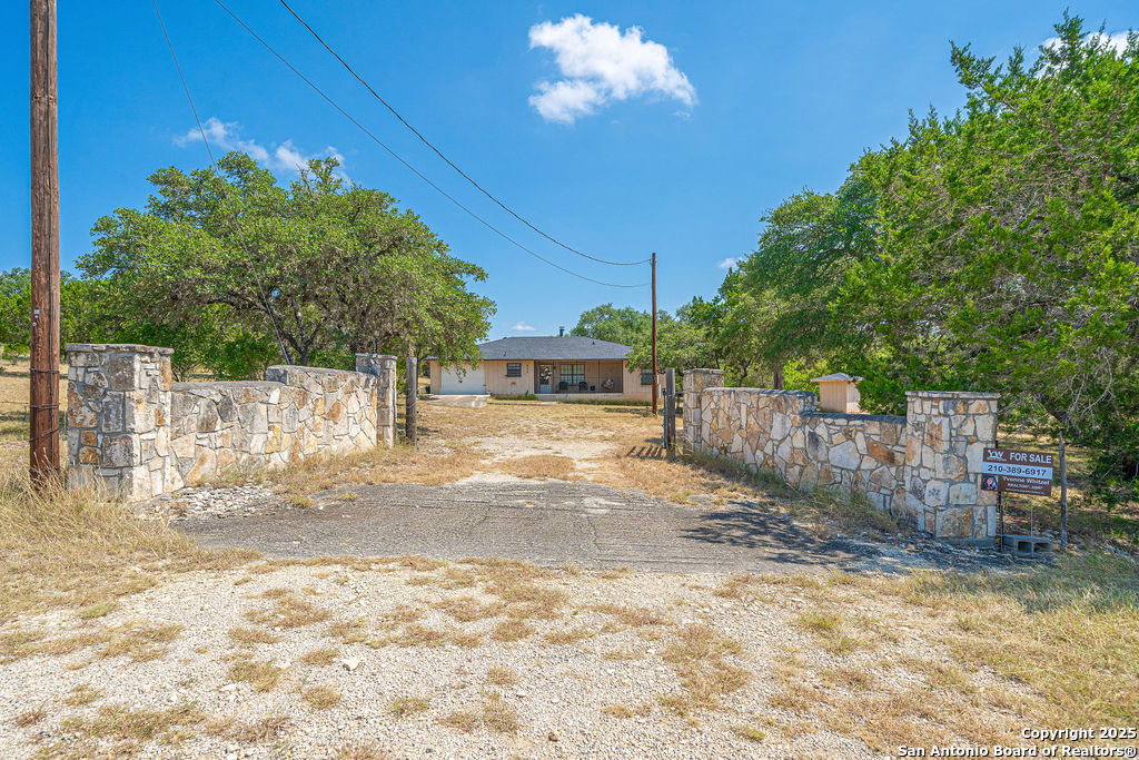 371 Lake Country Lakehills TX 78063