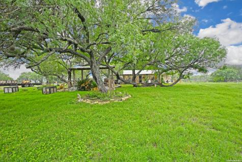 1335 N Gable Road St Hedwig TX 78152