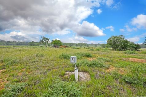 1335 N Gable Road St Hedwig TX 78152
