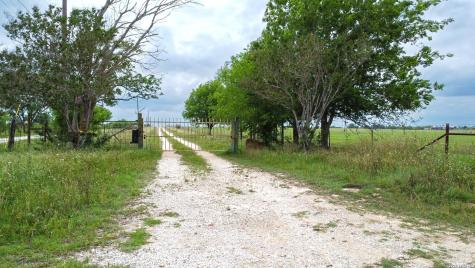 1335 N Gable Road St Hedwig TX 78152
