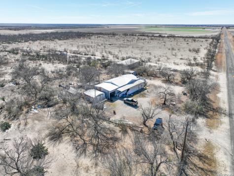 793 Fm 1986 La Pryor TX 78872
