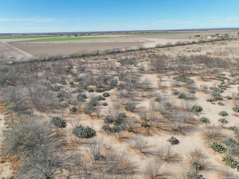 793 Fm 1986 La Pryor TX 78872