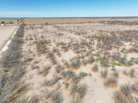 793 Fm 1986 La Pryor TX 78872